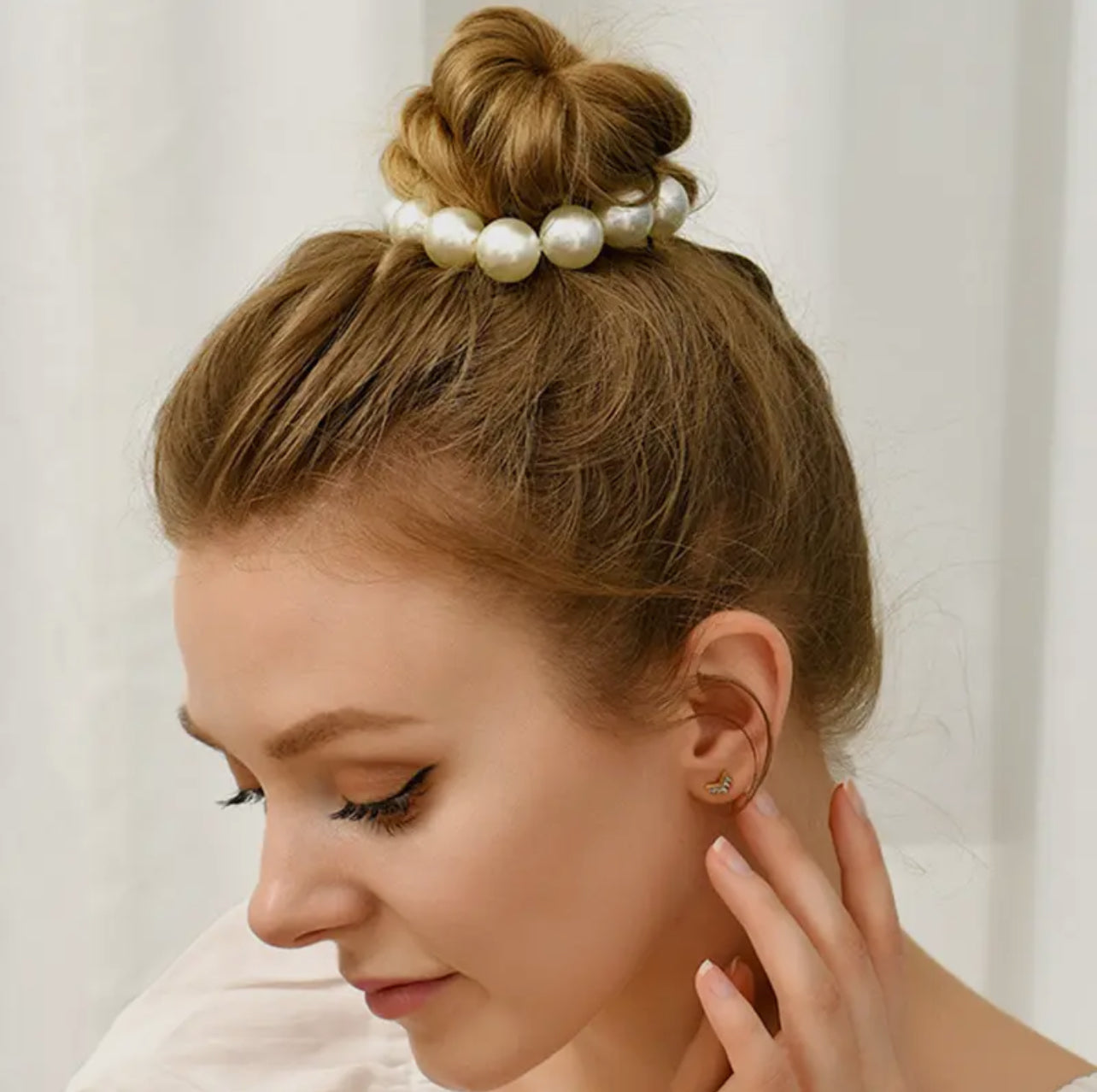Pearl scrunchie