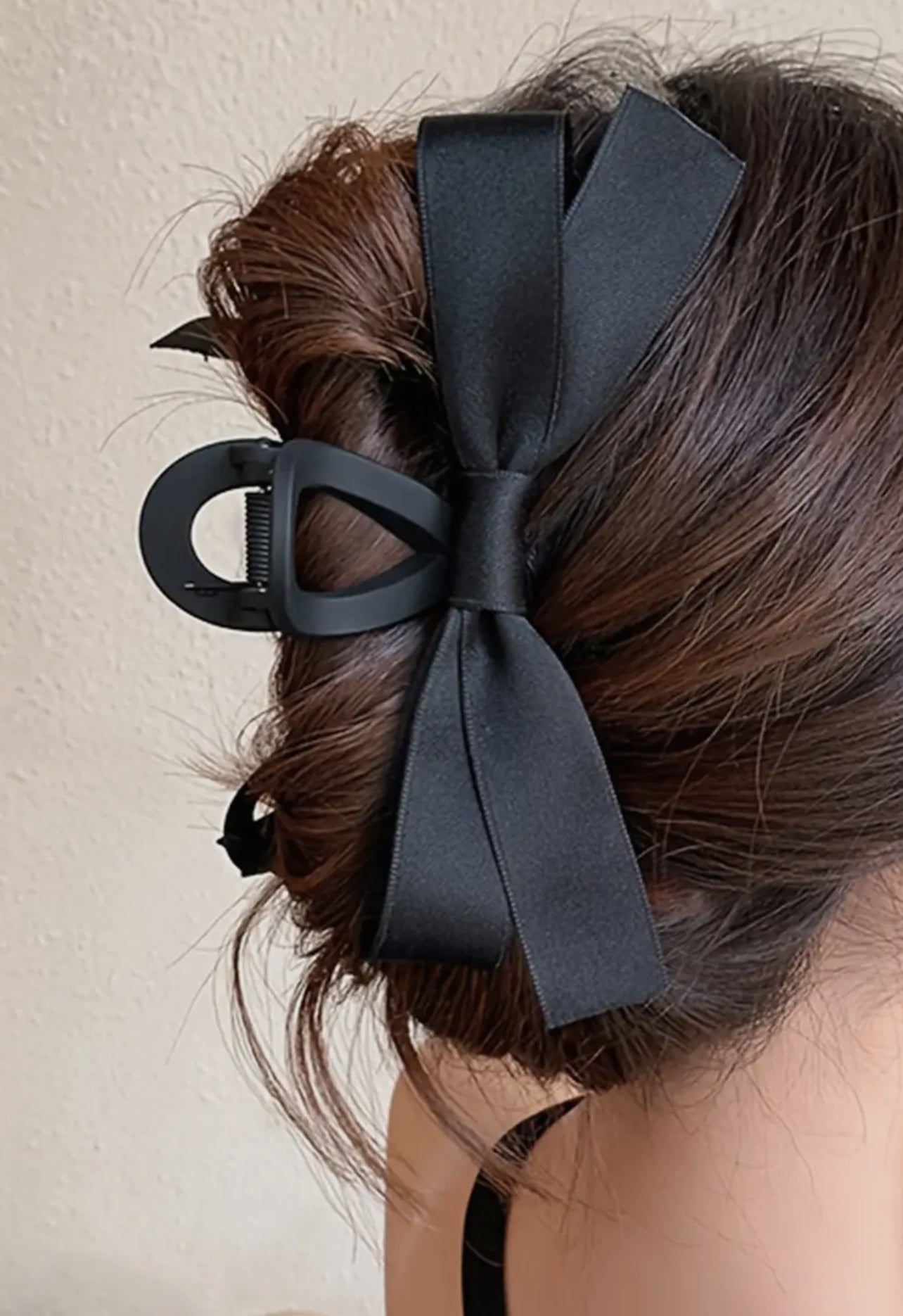 Bow claw clip